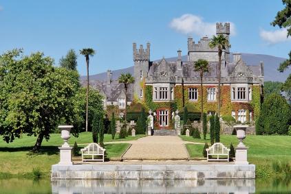 The Irish Country House: A New Vision Castle Gurteen de la Poer by Robert O’Byrne